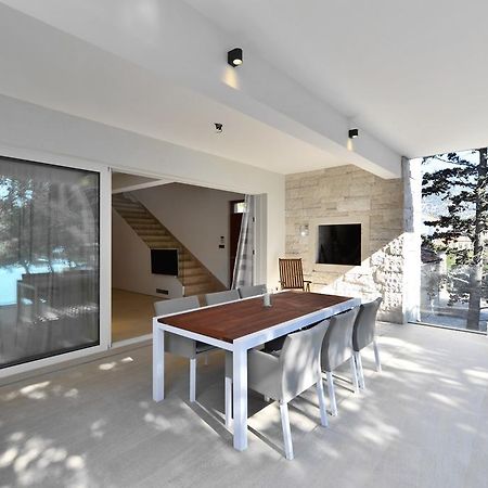 Chiponsky One - 5 Star Beachfront Property Bol Esterno foto