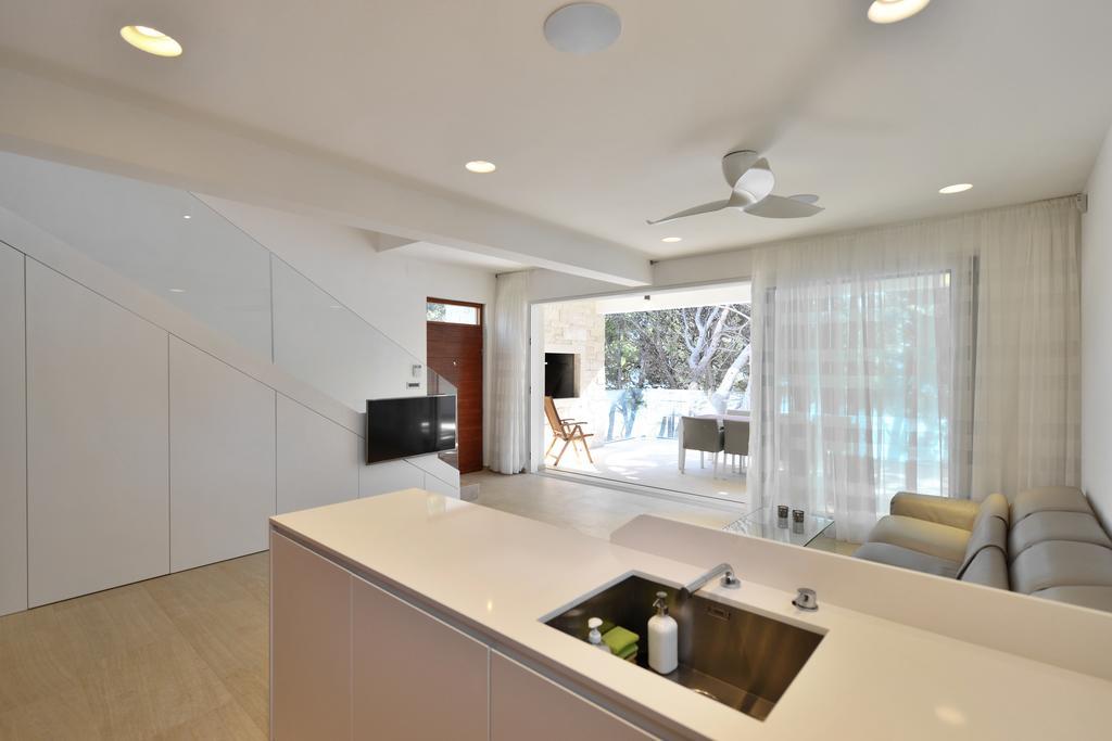 Chiponsky One - 5 Star Beachfront Property Bol Esterno foto