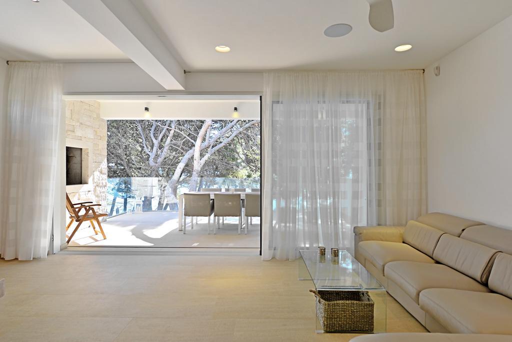 Chiponsky One - 5 Star Beachfront Property Bol Esterno foto