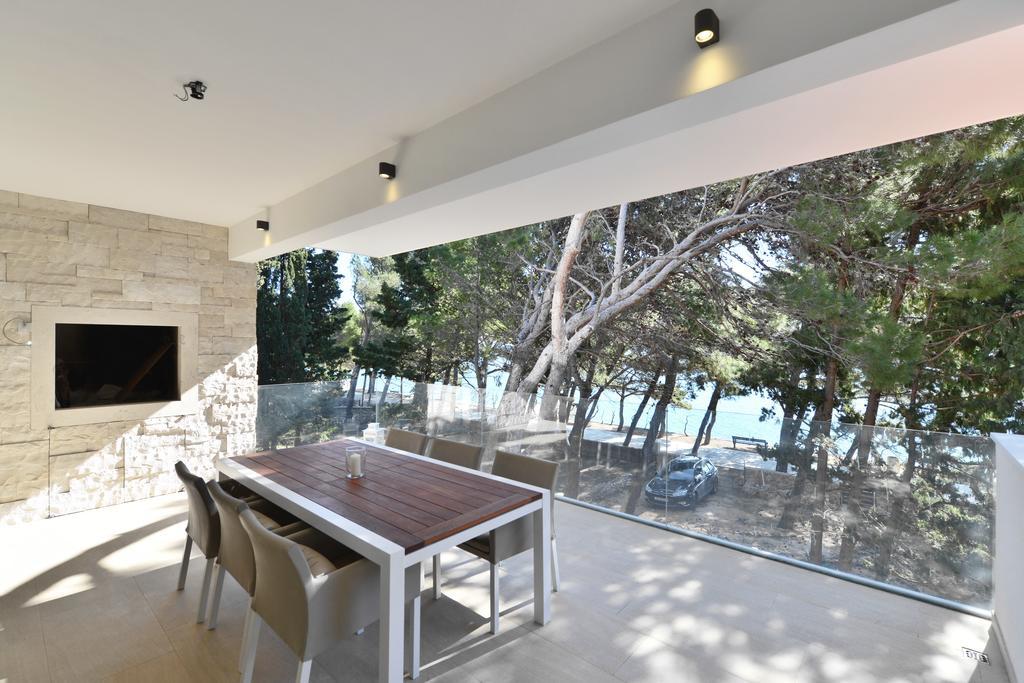 Chiponsky One - 5 Star Beachfront Property Bol Esterno foto