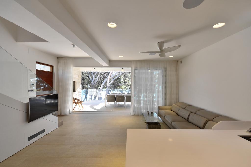 Chiponsky One - 5 Star Beachfront Property Bol Esterno foto