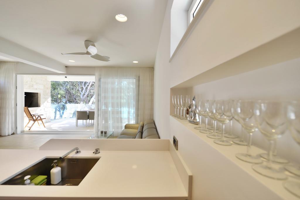 Chiponsky One - 5 Star Beachfront Property Bol Esterno foto
