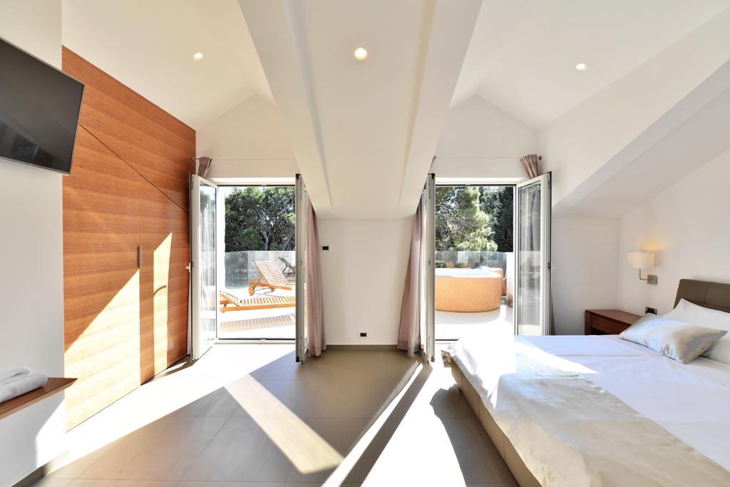 Chiponsky One - 5 Star Beachfront Property Bol Esterno foto