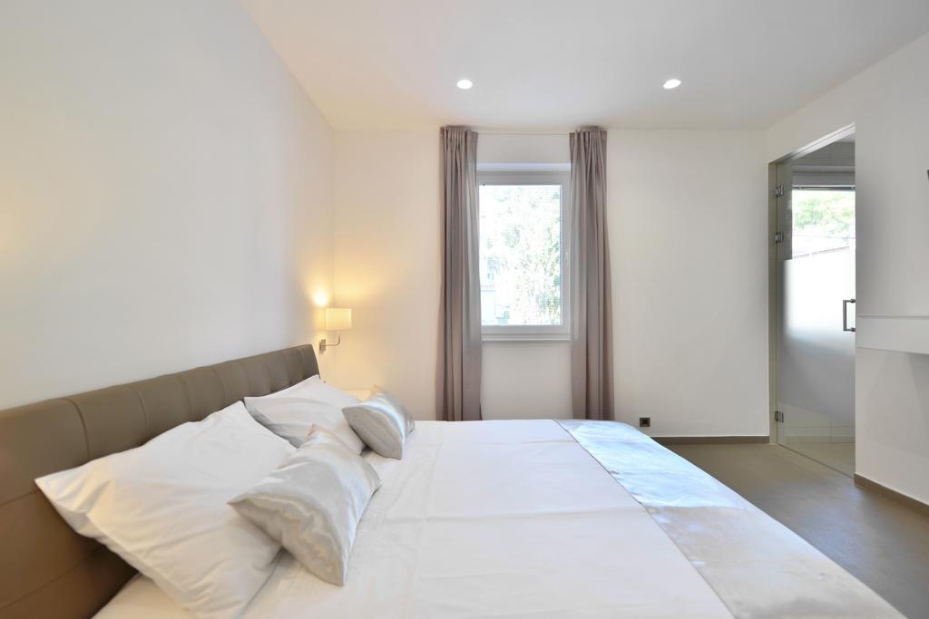 Chiponsky One - 5 Star Beachfront Property Bol Esterno foto