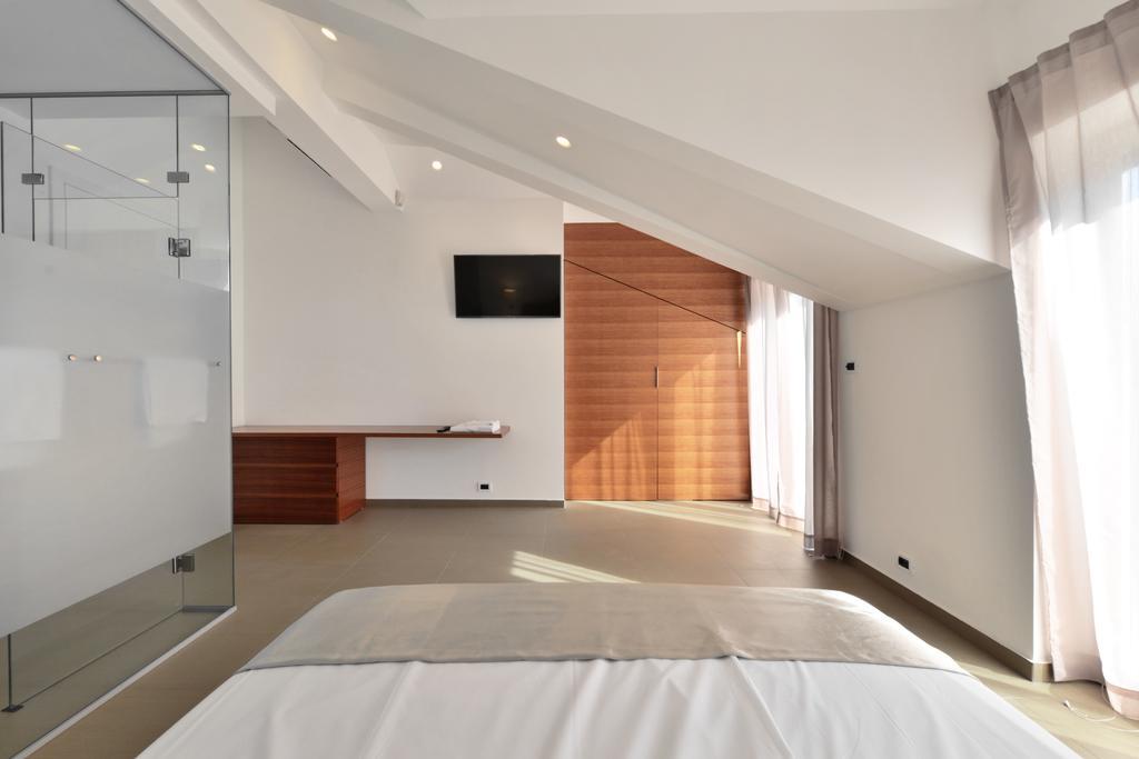 Chiponsky One - 5 Star Beachfront Property Bol Esterno foto