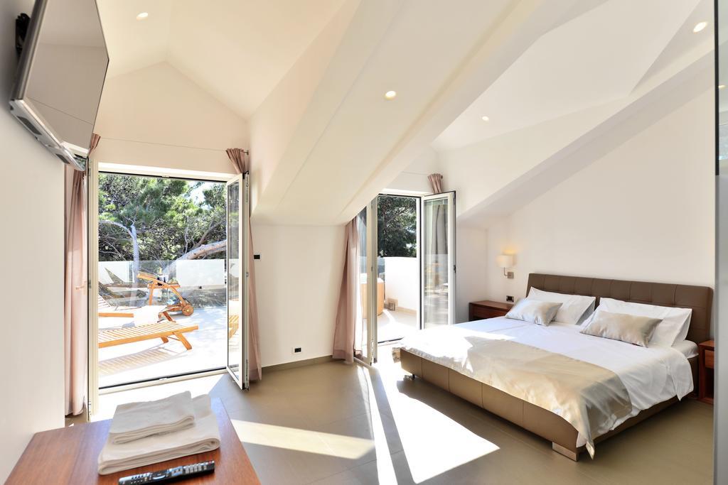 Chiponsky One - 5 Star Beachfront Property Bol Esterno foto